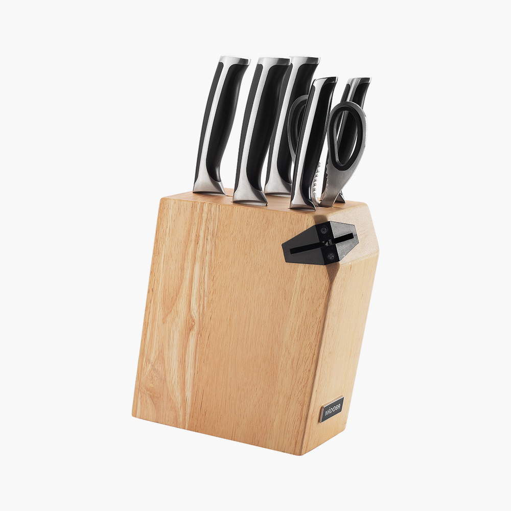 Set aus 5 Küchenmessern, einer Schere und einem Messerblock mit Messerschärfer Urša 
